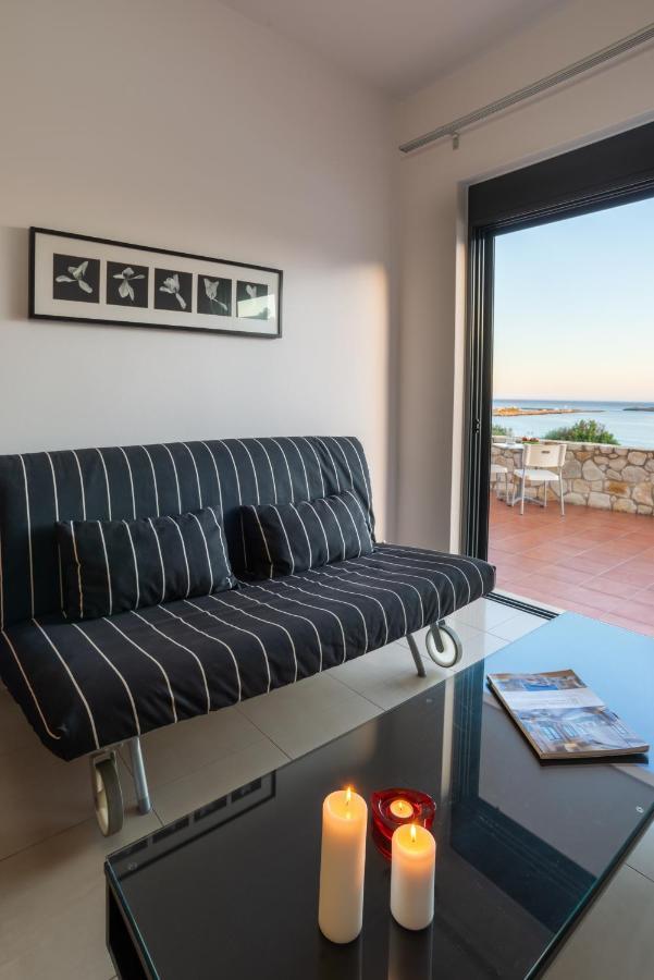 Caravella Luxury Apartments Palaiochora Exteriör bild