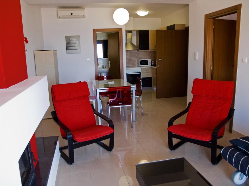 Caravella Luxury Apartments Palaiochora Exteriör bild