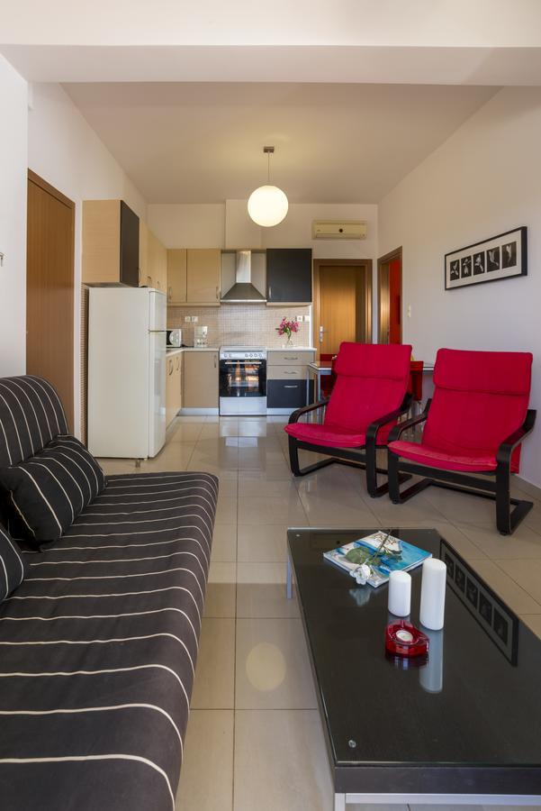 Caravella Luxury Apartments Palaiochora Exteriör bild